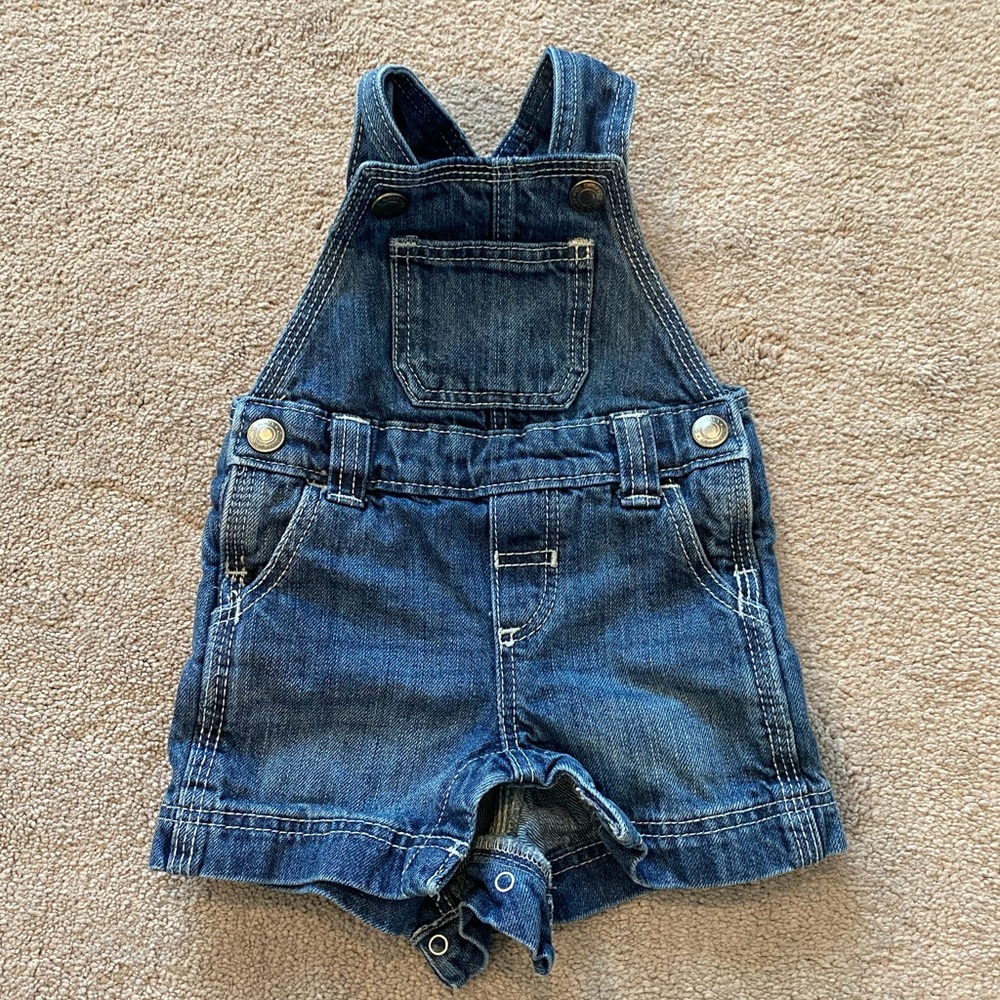 Old Navy bib overall shorts, 0-3 months